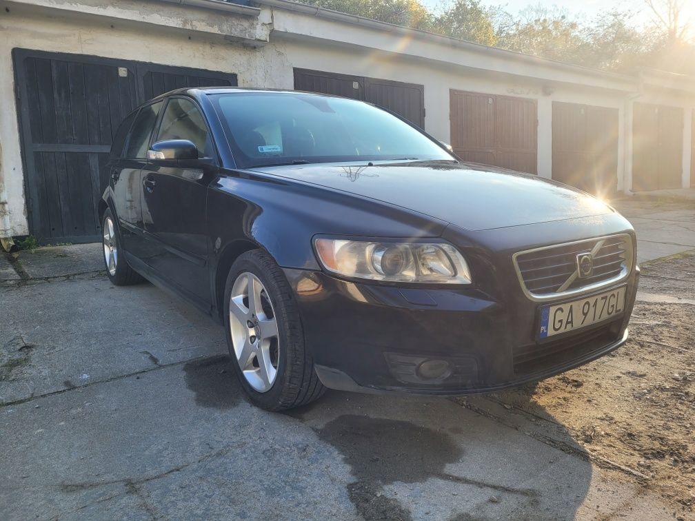 Volvo v50 Summum 2,0d lift mod 2008 stan bdb