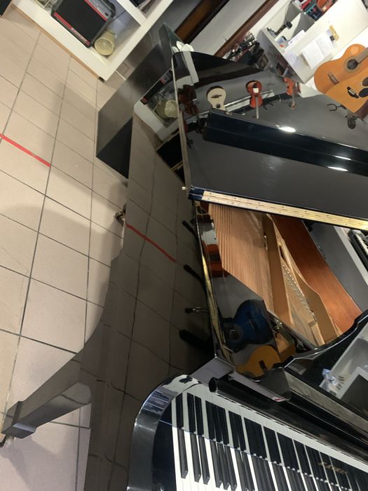 Piano Kawai de Cauda