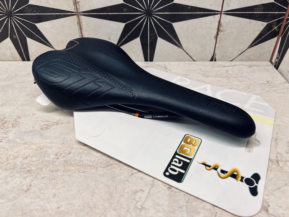 Superlekkie siodełko SQLAB 611 Race Ti tytanowe pręty 12CM Enduro