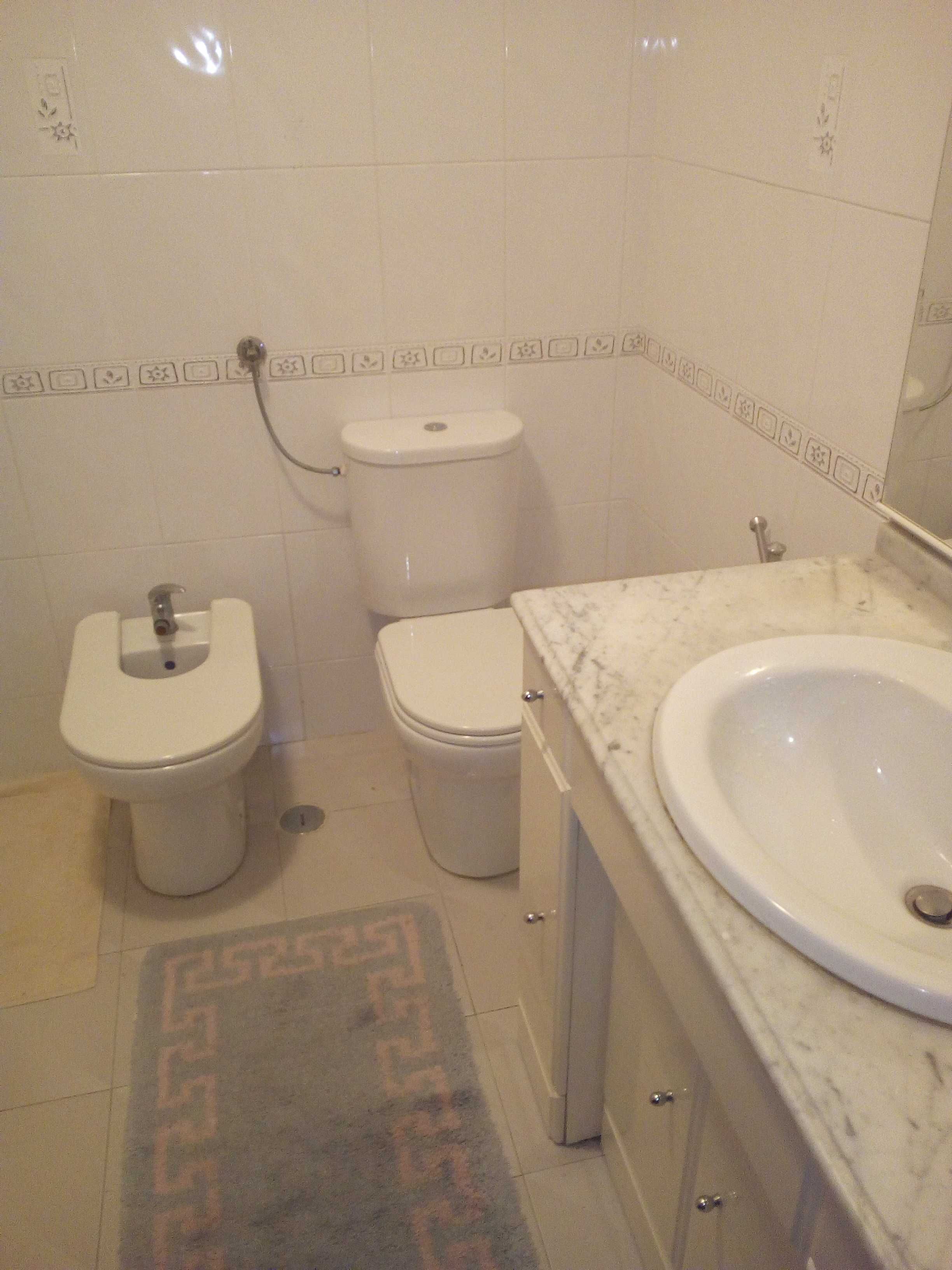 Alugo quarto para professores no centro de Mafra