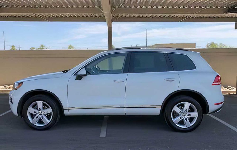 Volkswagen Touareg      2014