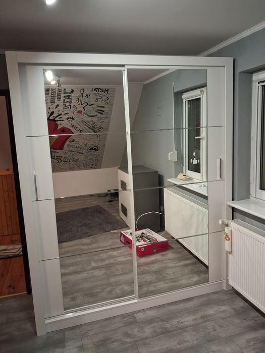 Szafa przesuwna z lutrami