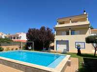 Casa de férias (T4+1) com piscina privada em Ferragudo