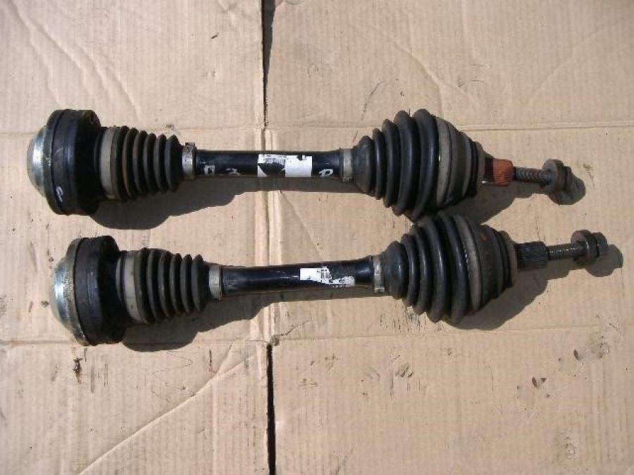 AUDI A3 8P0 GOLF V 2.0TDI półoś lewa