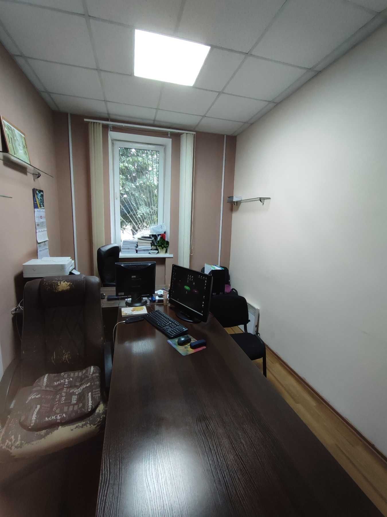 №:21595 - Продаж приміщення 130 кв.м у центрі на вул. К.Острозьких