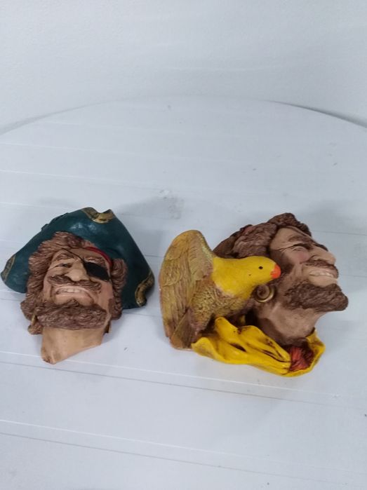 2 Rostos decorativos de colecção