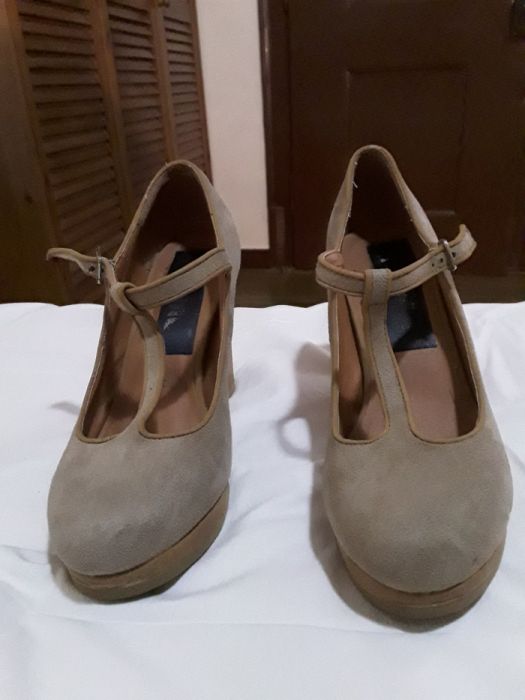 Sapatos Novos com salto compensado 8 cm - muito confortáveis