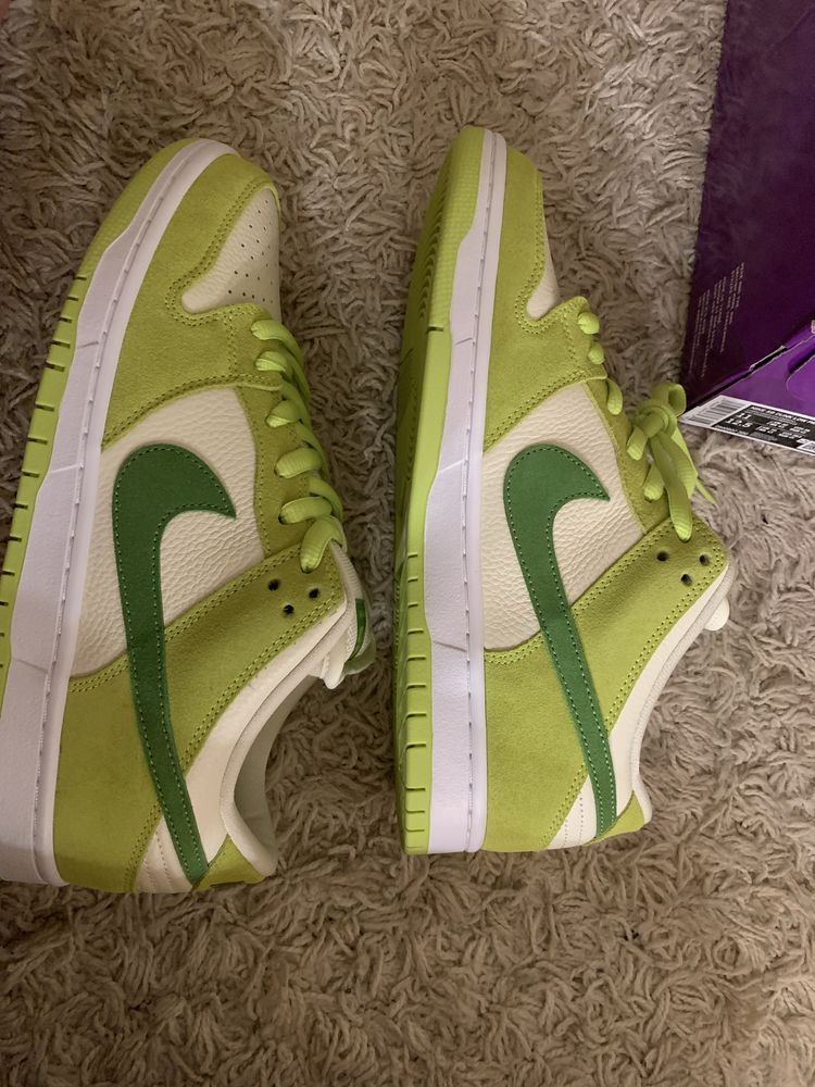 Nike dunk apple green