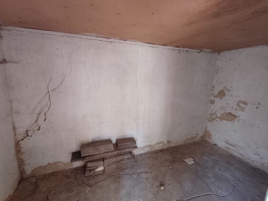 Продаж старого будинку на земельній ділянці 0,25 сот біля лісу