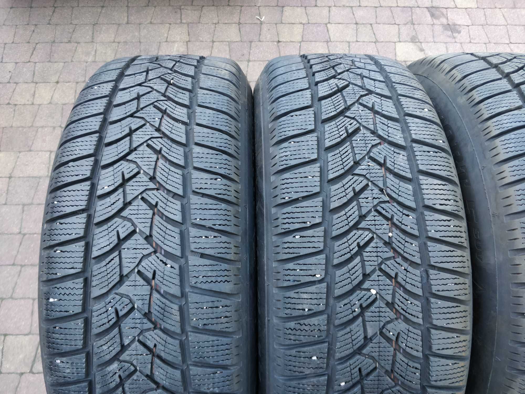 3514. Opony zimowe 235/60/18 Dunlop 8-8.5mm 2022r cena za 4szt