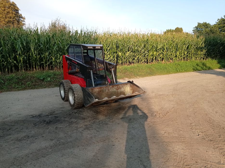 Bobcat MF miniładowarka Massey Ferguson Ładowarka burtowa