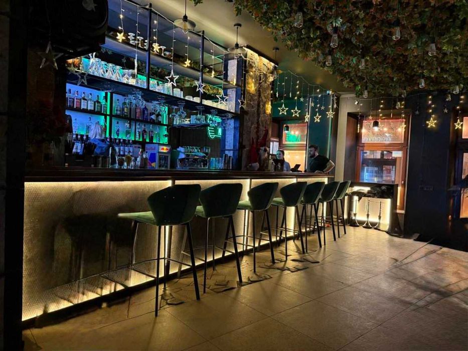 Продається діючий лаунж - бар у серці Львова по вул. Староєврейська 15