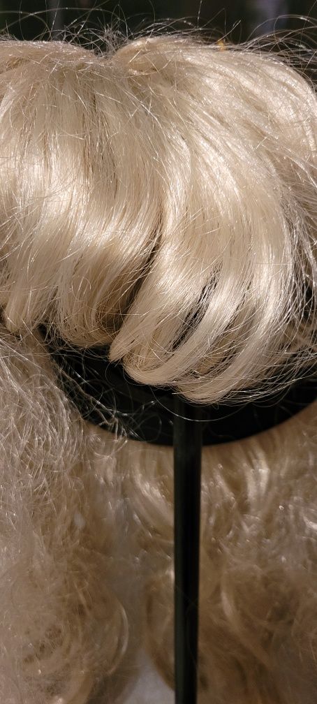 Blond peruka, długie loki