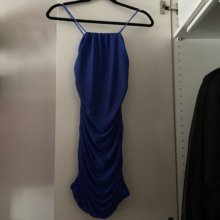 Sukienka bodycon z marszczeniem na ramiączkach