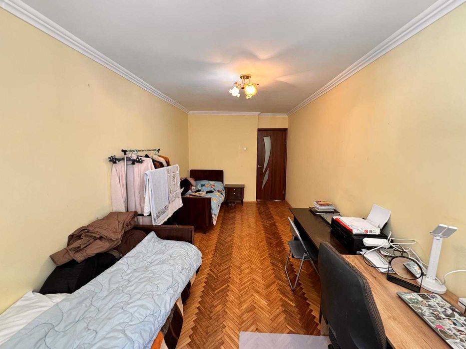 Продаж 2 кімнатної квартири з ремонтом, вул. Зарицьких / Франка, Львів