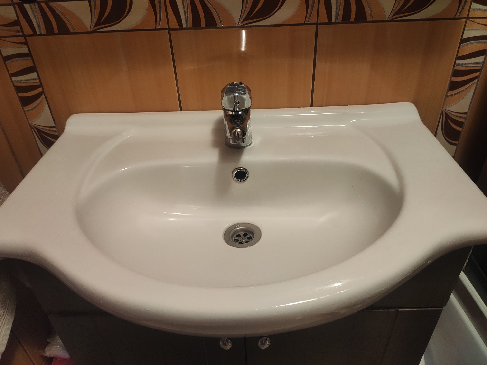 Umywalka ceramiczna