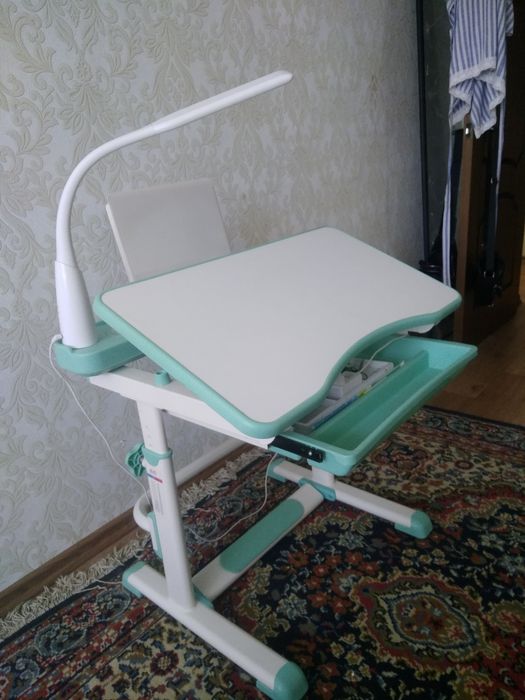 Дитяча парта зі стільцем