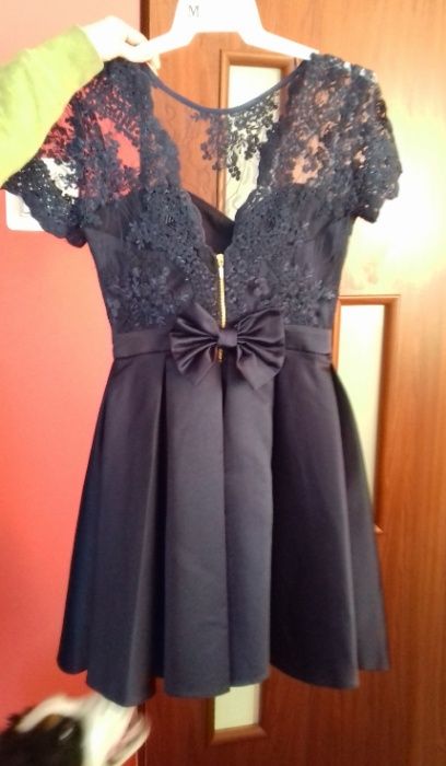 Warta Uwagi!! Koronkowa elegancka sukienka rozmiar xs/34.