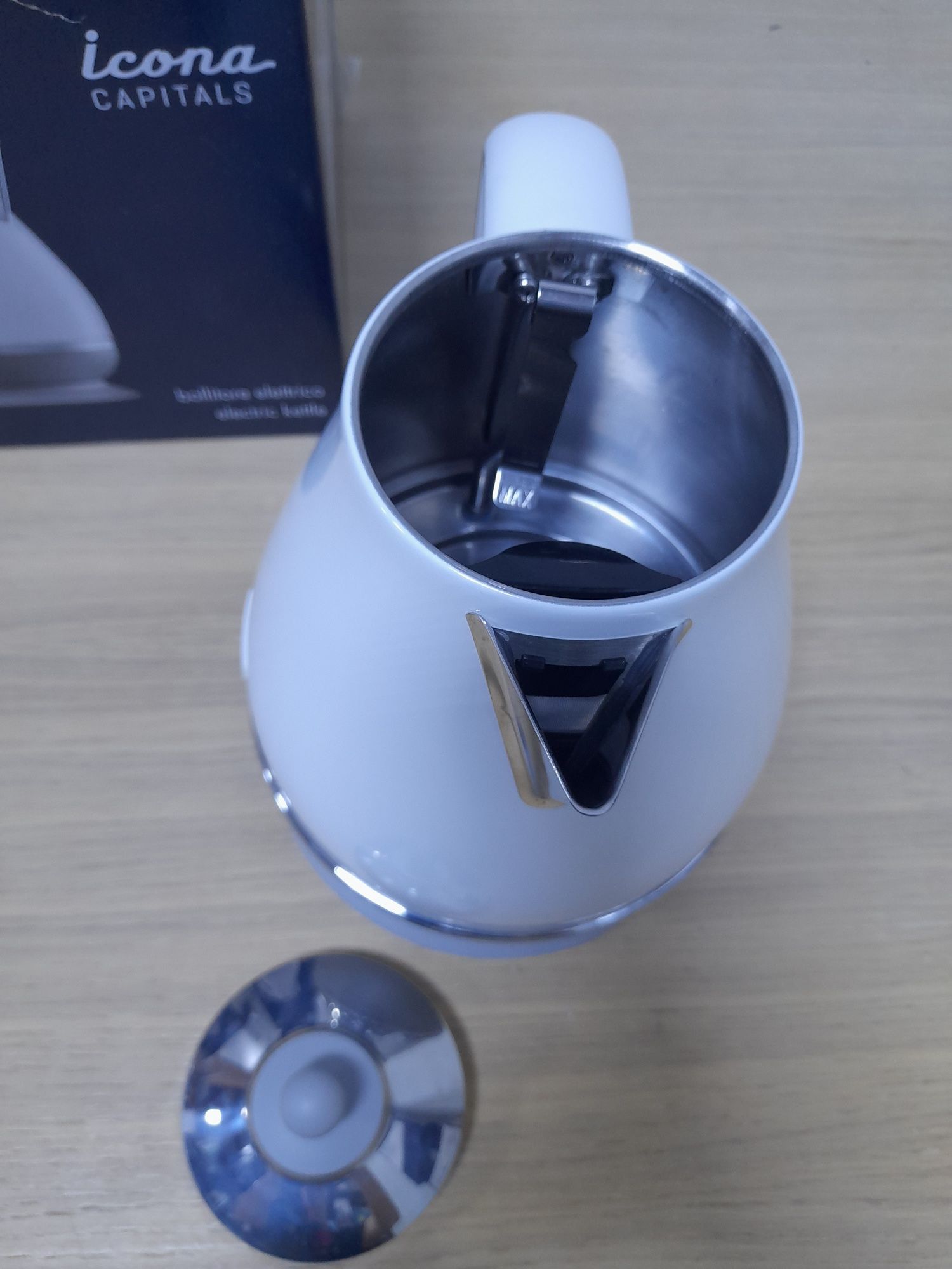 Чайник DeLonghi KBOC 2001 W