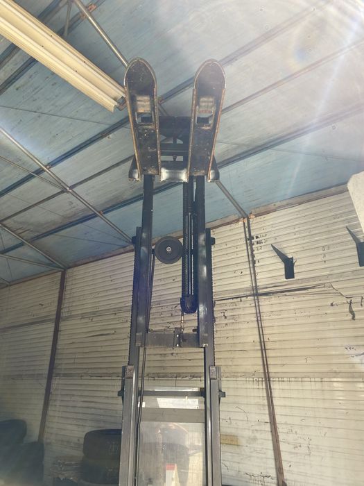 Paleciak elktryczny z masztem BT LSV 1600/2 2001r. Triplex z Niemiec