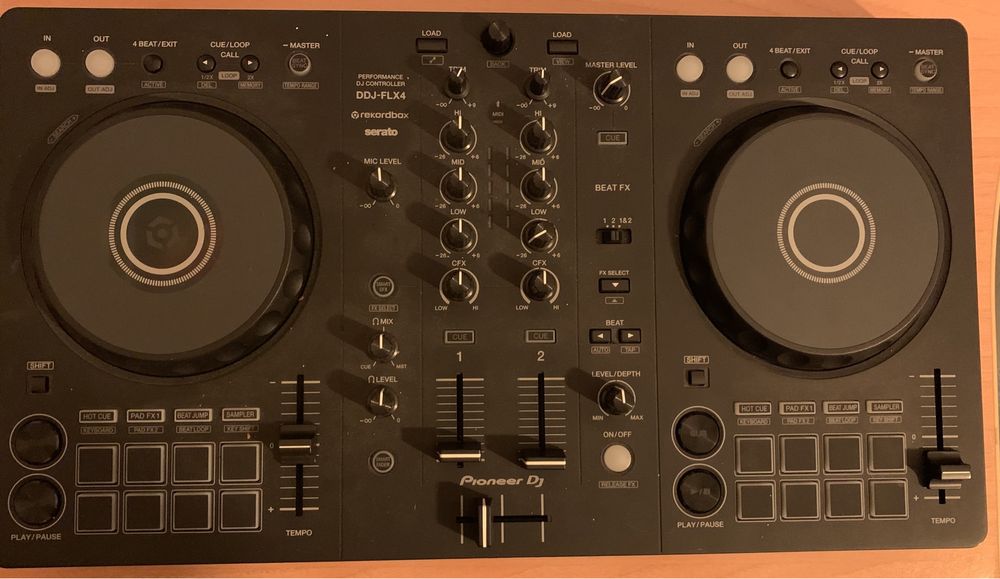 Mesa de DJ DDJ-FLX4