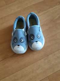 Niebieskie kapcie dziecięce Bobbi-Shoes