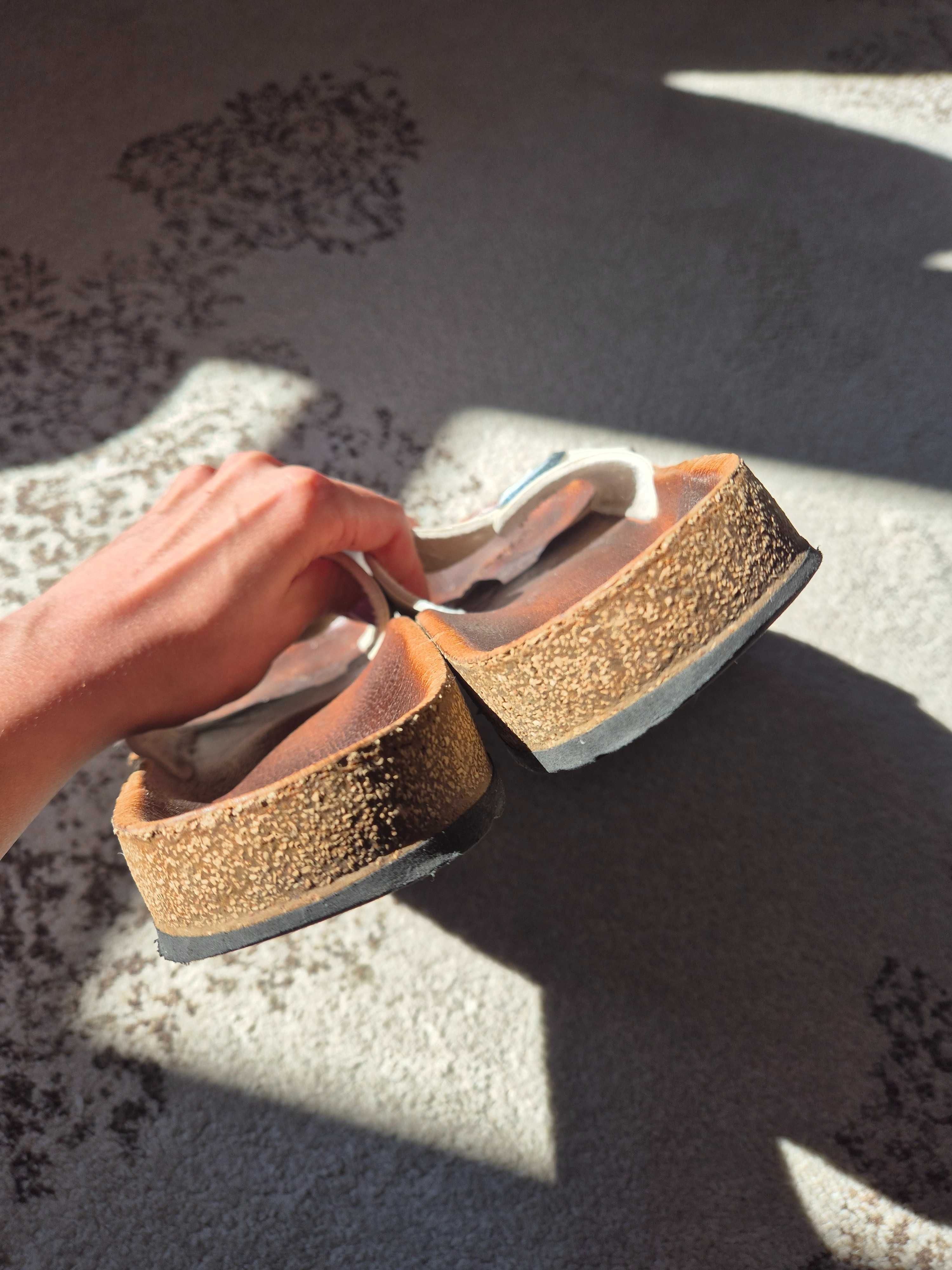 Białe klapki Birkenstock skórzane 38 25 cm wkładka