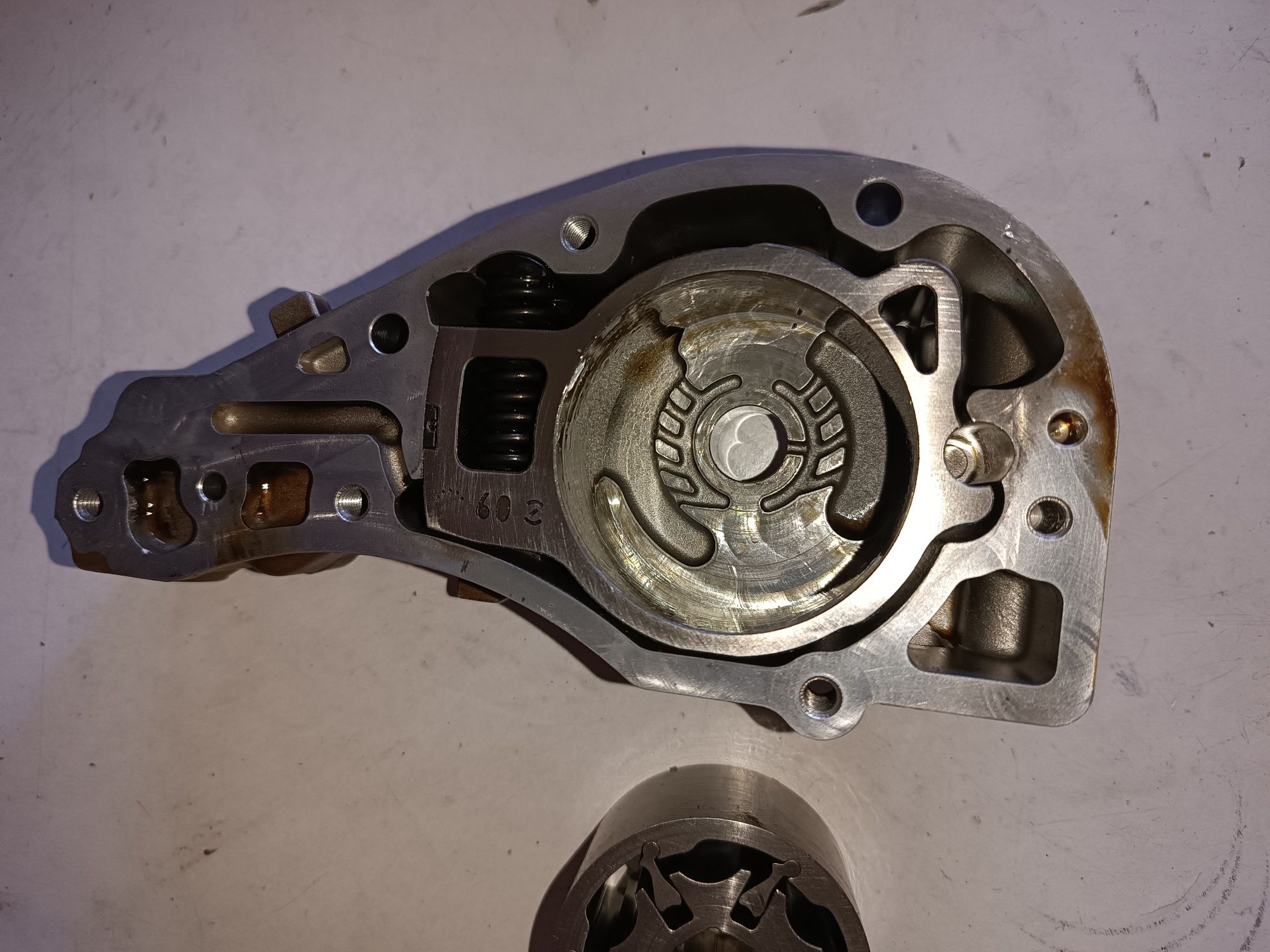Pompa oleju BMW 2.0 B N43