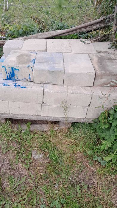 Sprzedam bloczki fundamentowe
