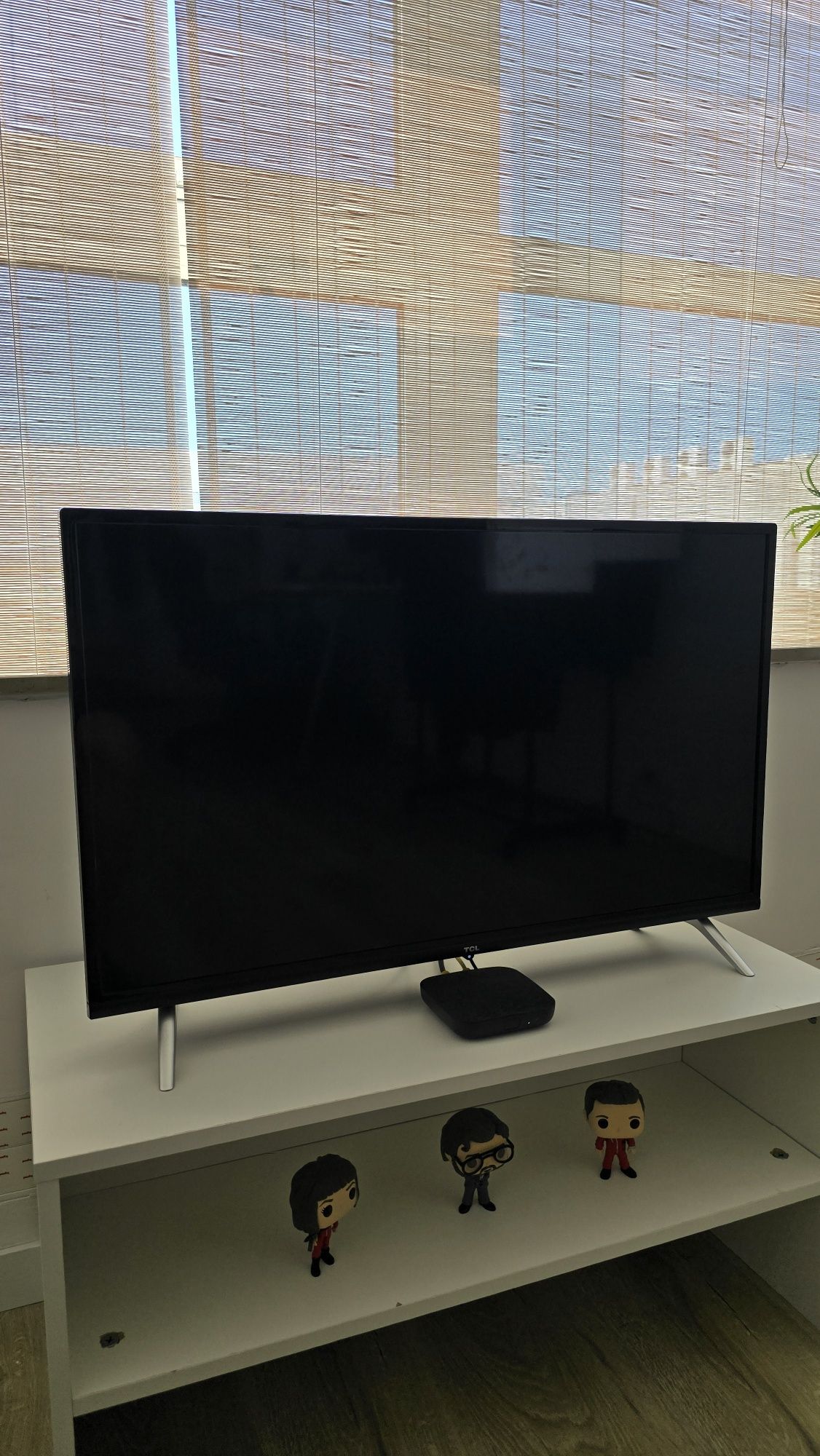 TV Led TCL32  73cm + Móvel de Oferta