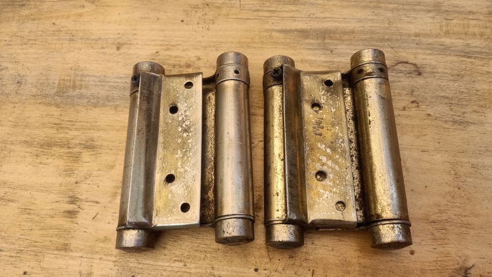 Zawiasy wahadłowe do drzwi