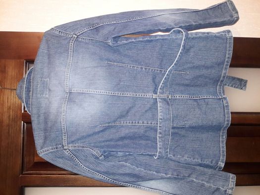 Продам женскую джинсовую куртку, размер М