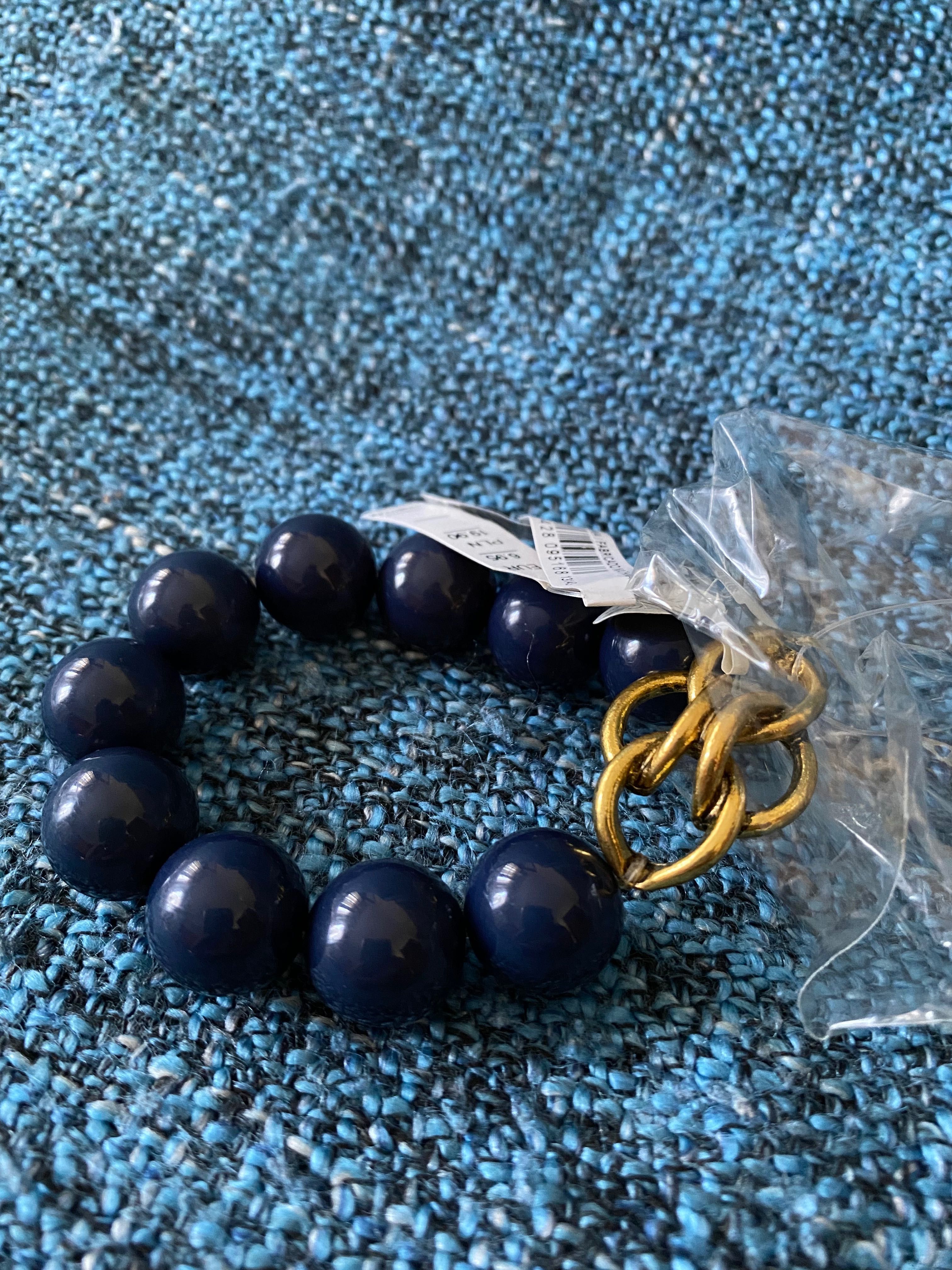 Pulseira azul escura e dourada