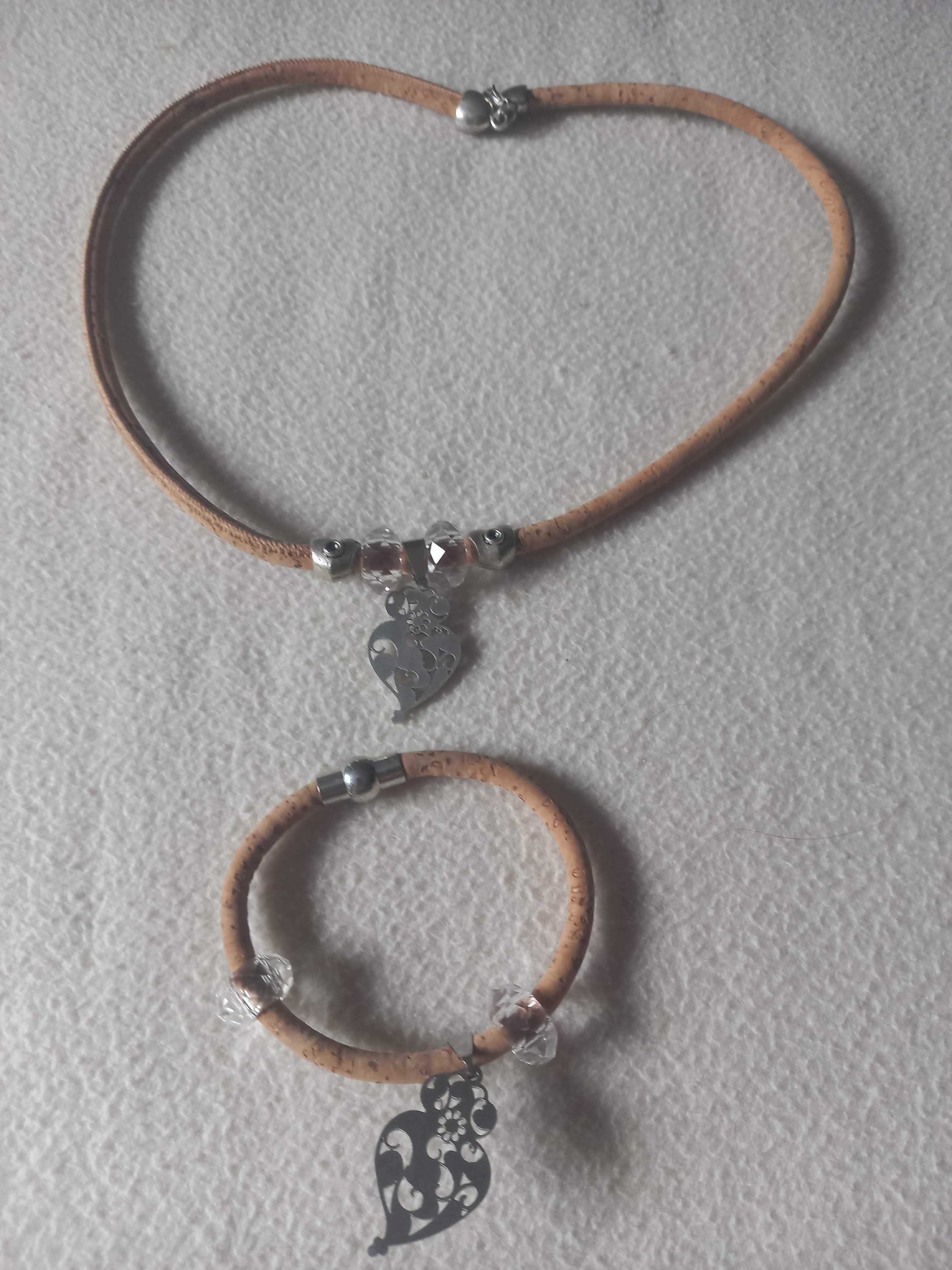 Colar e pulseira em cortiça-Novo (Portes incluídos)