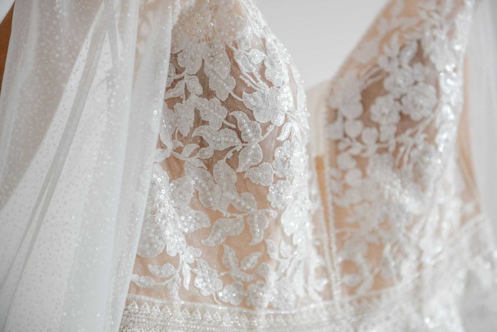 Suknia ślubna z welonem