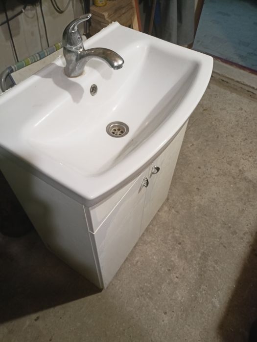 Умывальник с тумбочкой