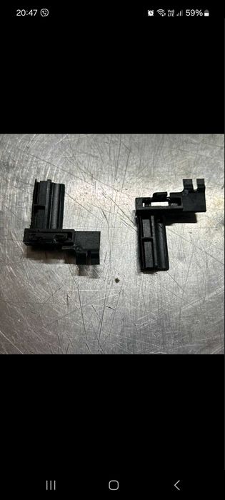 Направляюча тяга шторки панорамного даху Infiniti QX50 2018 року.