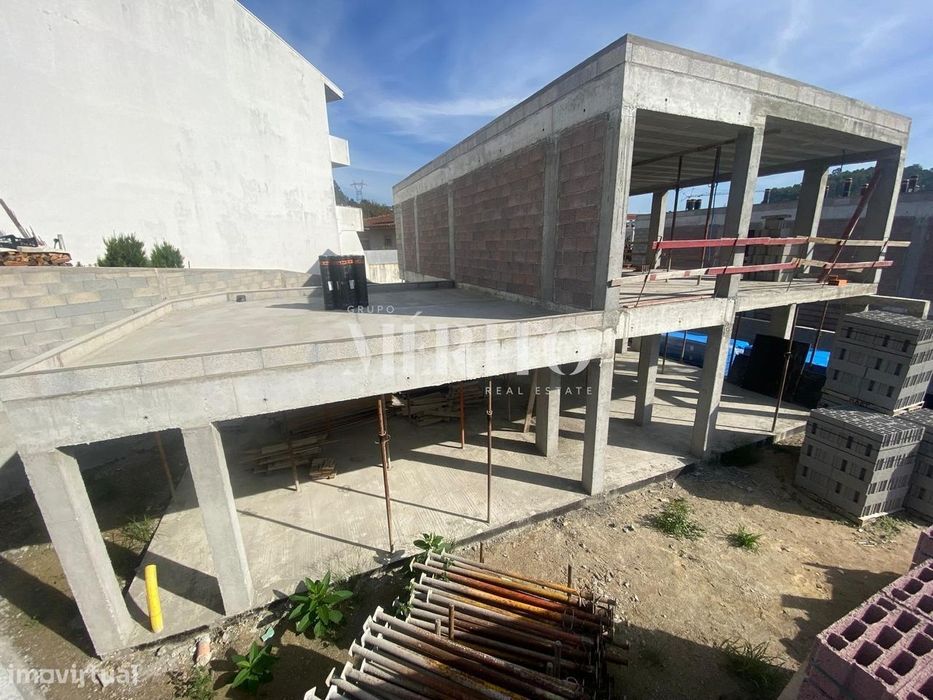 Moradia Individual de dois pisos tipologia T3!