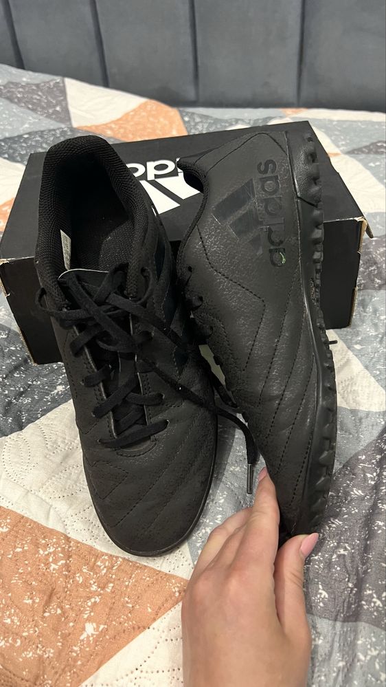 Сороконожки Adidas 7,5 US