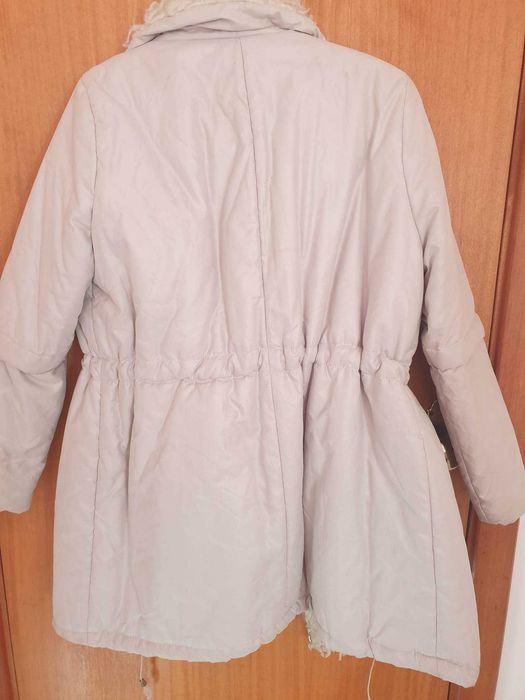 Casaco forrado com gola de pêlo