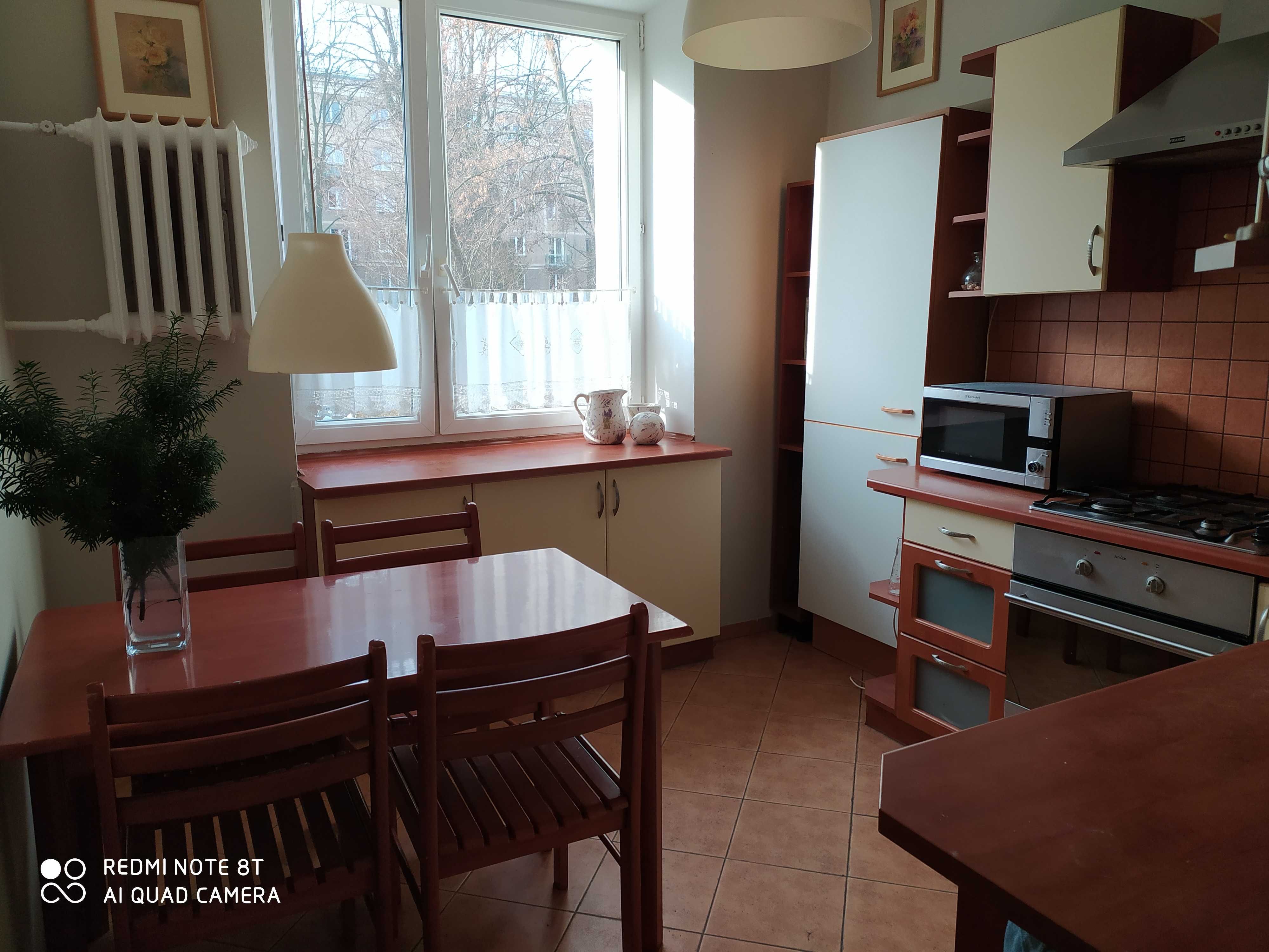 2 pokoje z oddzielną kuchnią przy metrze Wierzbno - Mokotów