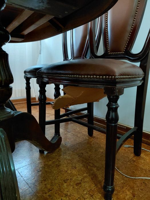 Conjunto mesa e cadeiras