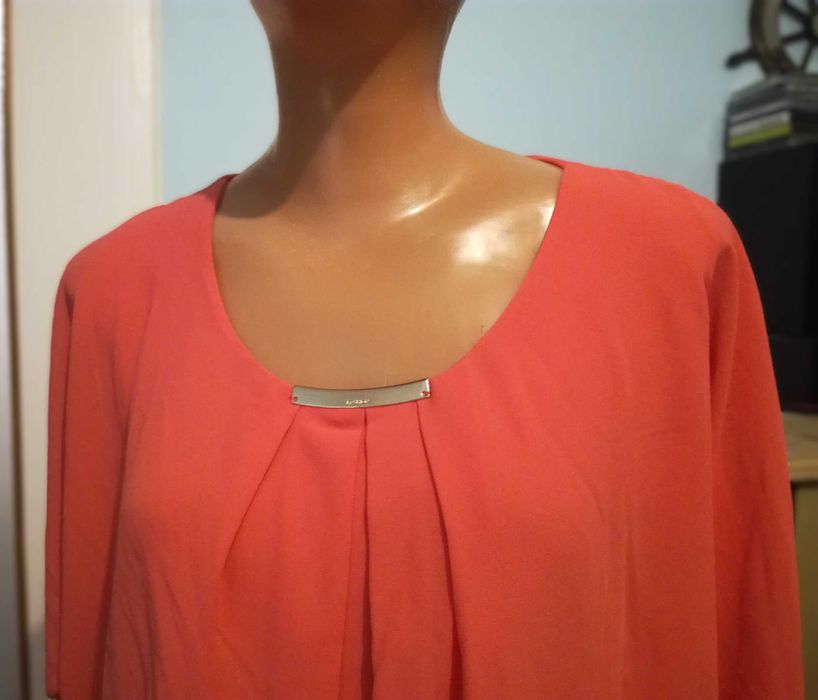 Elegancka włoska bluzka wizytowa, nowa z metką