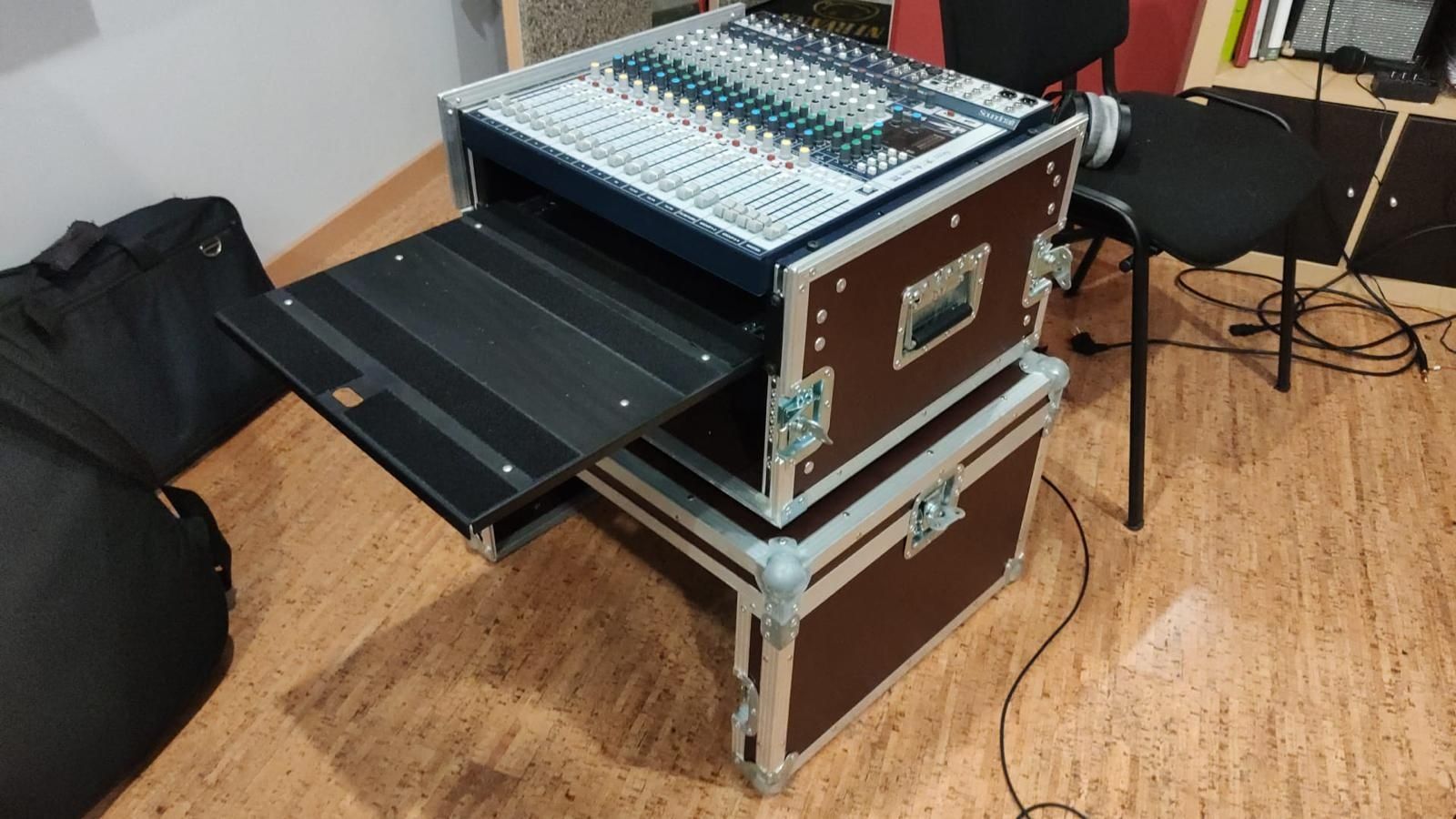 Mesa Analógica Soundcraft Signature 16