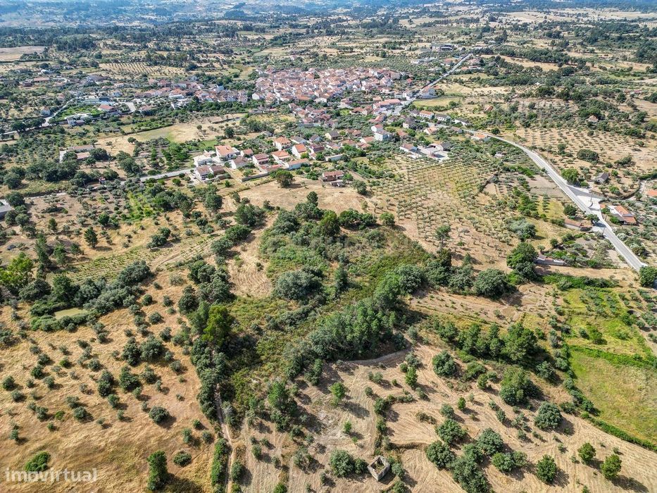 OPORTUNIDADE 360º – Moradia T3 + Posto de Combustível GALP + Terrenos