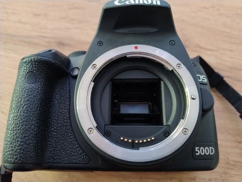 Canon 500D z obiektywem 50mm 1.8