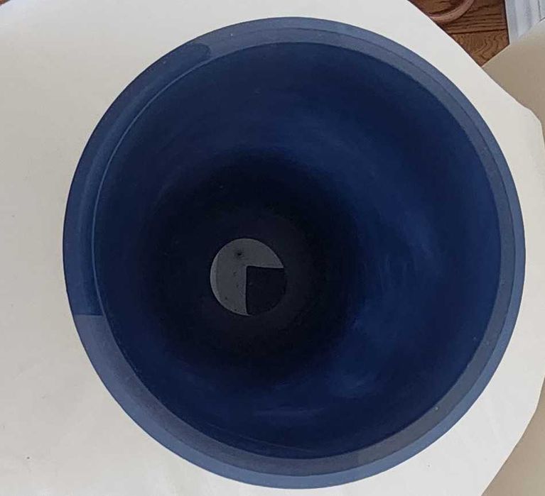 Nowy niebieski wysoki szklany wazon