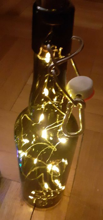 Lampion czerwone szkło z panelem solarnym w korku