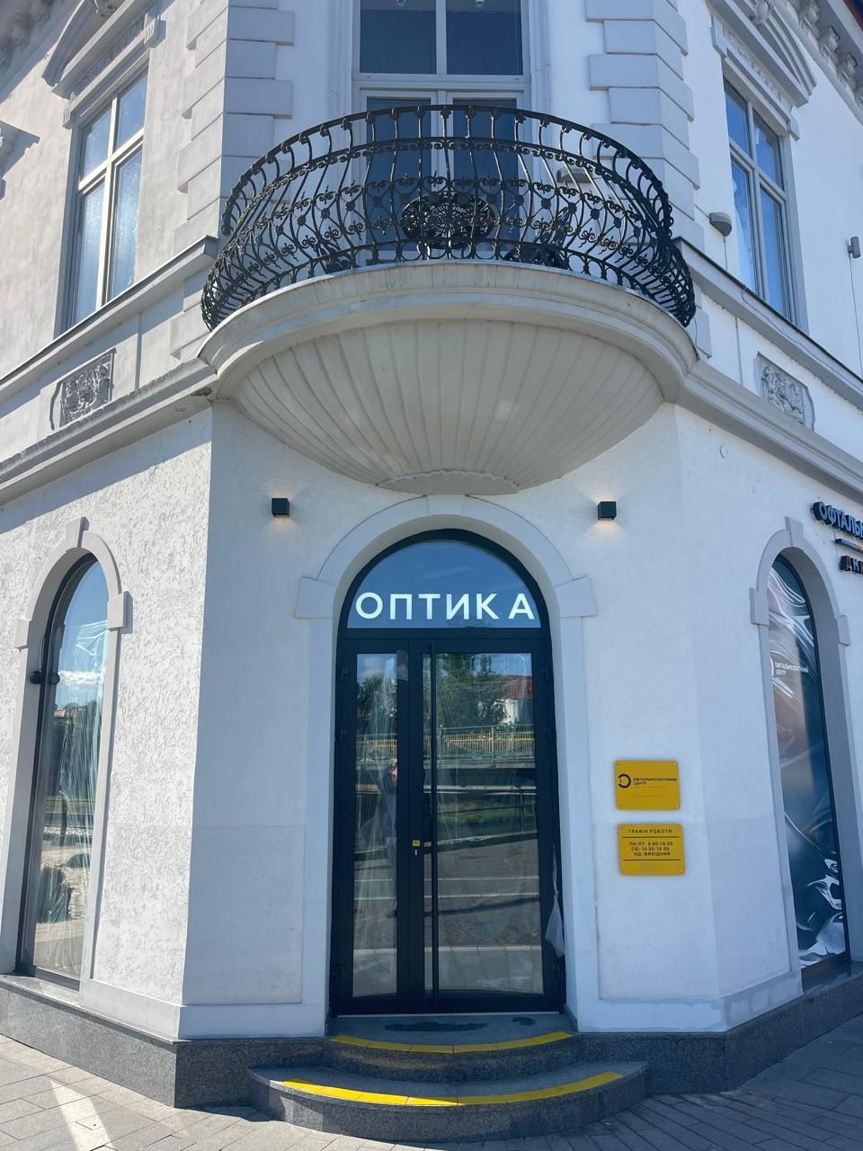 Продам  нежитлове приміщення в центрі м. Ужгород Пл. Шандора Петефі 1