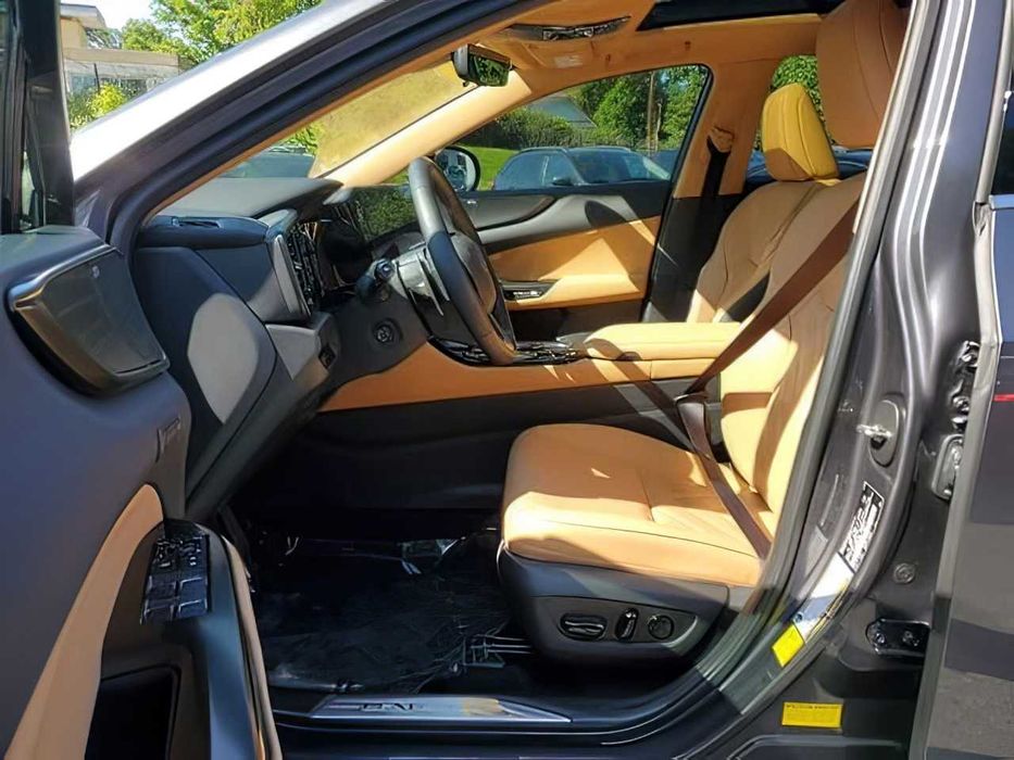 Lexus NX      2024